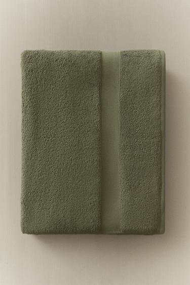 PREMIUM COTTON BATH TOWEL (600 GXM²) - mid khaki by Zara