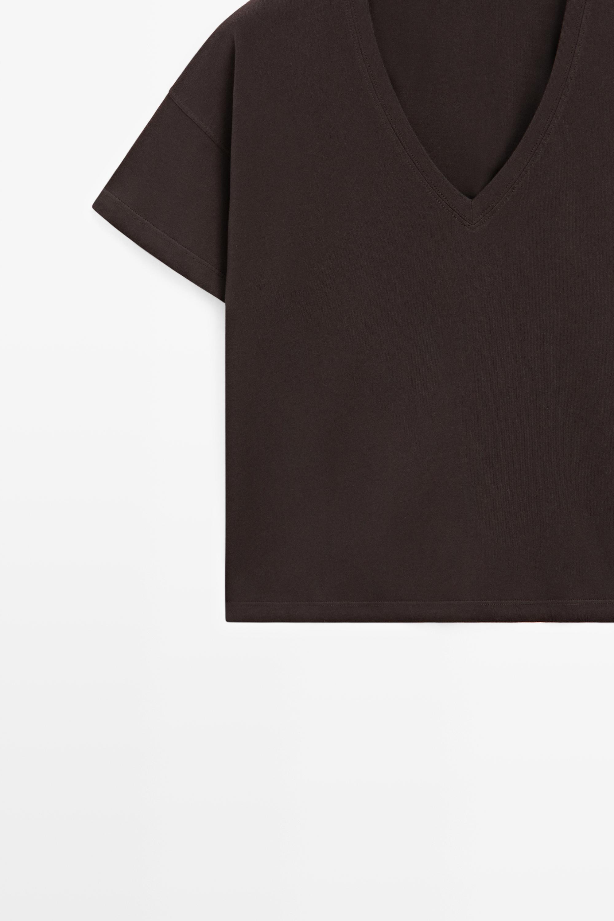 Flowing cropped fit V-neck T-shirt