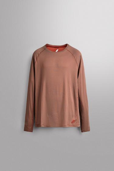 ТЕХНИЧЕСКАЯ ФУТБОЛКА С РЕЛЬЕФНОЙ ТЕКСТУРОЙ — КРАСНОВАТЫЙ от Zara
