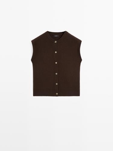 Chaleco punto botones dorados - Chocolate de Zara