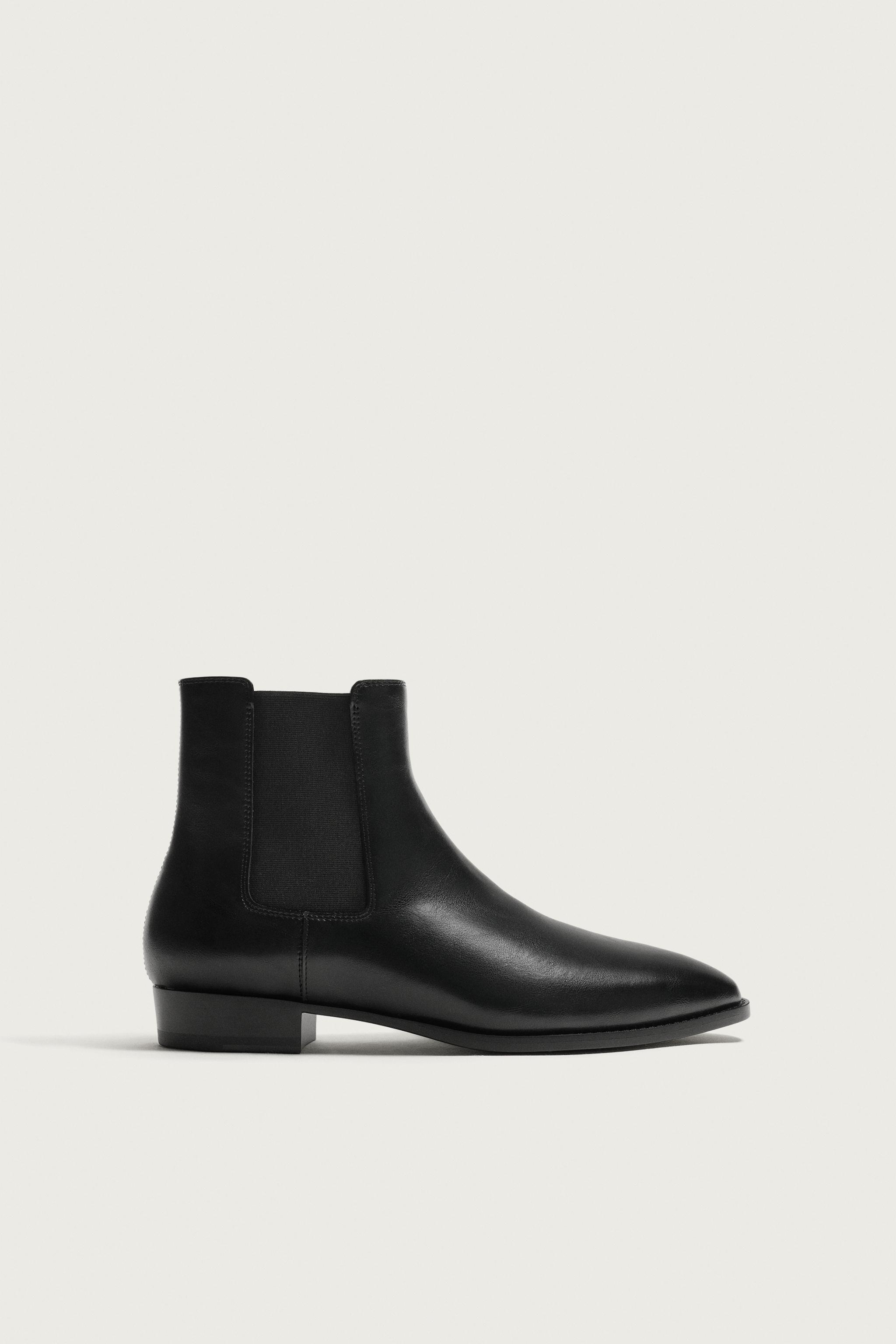 POINTED CHELSEA BOOTS — Black