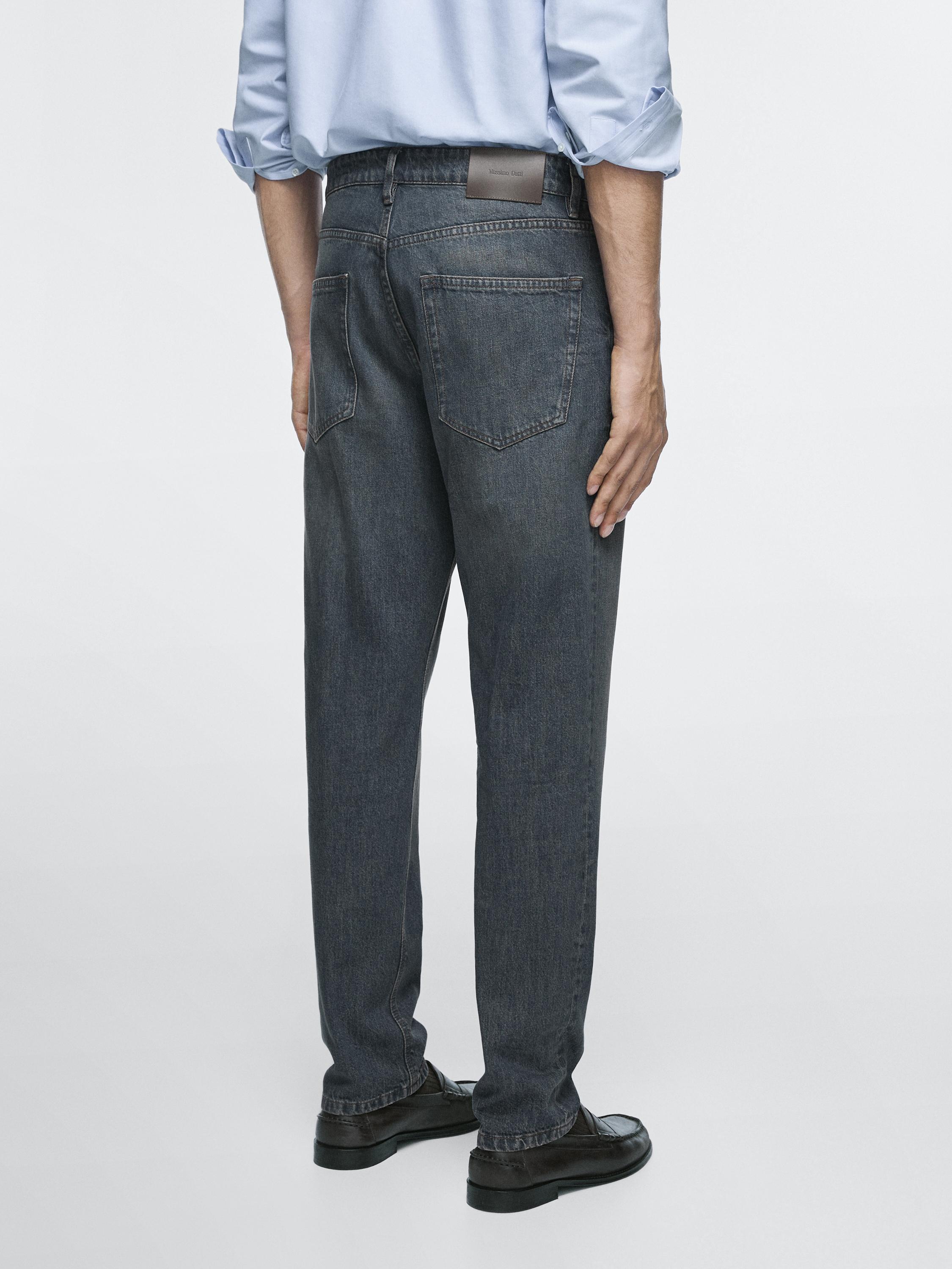 Tapered fit jeans