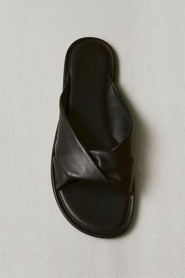 KNOTTED LEATHER SLIDERS - Brown by Zara