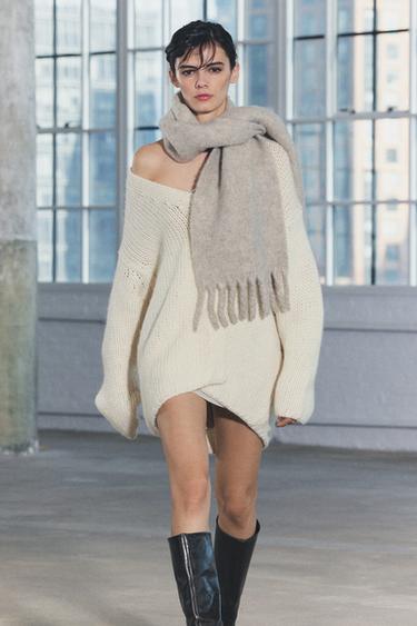 WIDE FRINGED SCARF - Stone by Zara