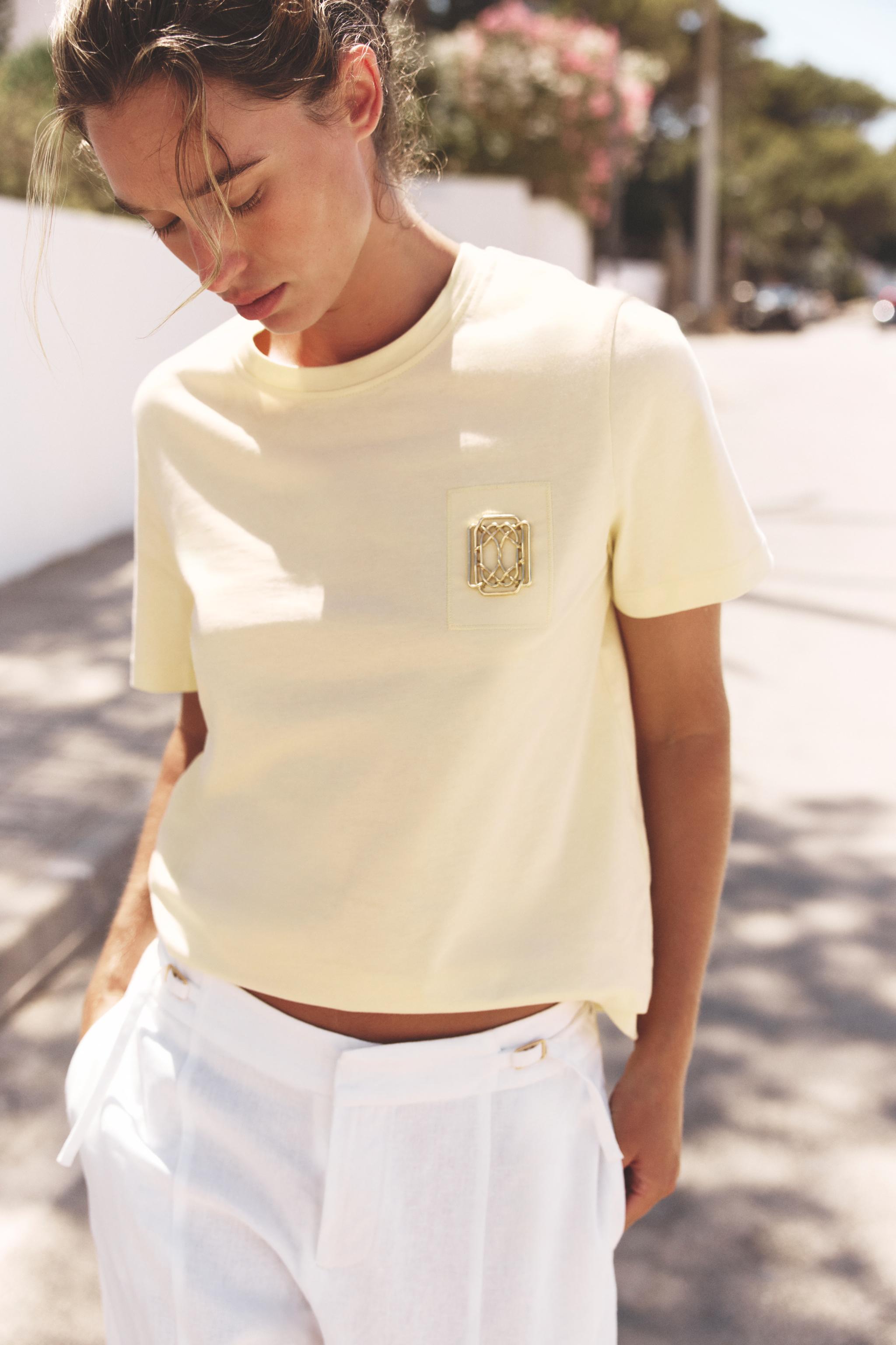 【ZARA】ブローチディテール付きTシャツ | 1165/197/620 ZARA】ブローチディテール付きTシャツ | 1165/197/620 (ZARA/T