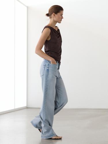 Top à col drapé et détail bijou - Marron de Zara