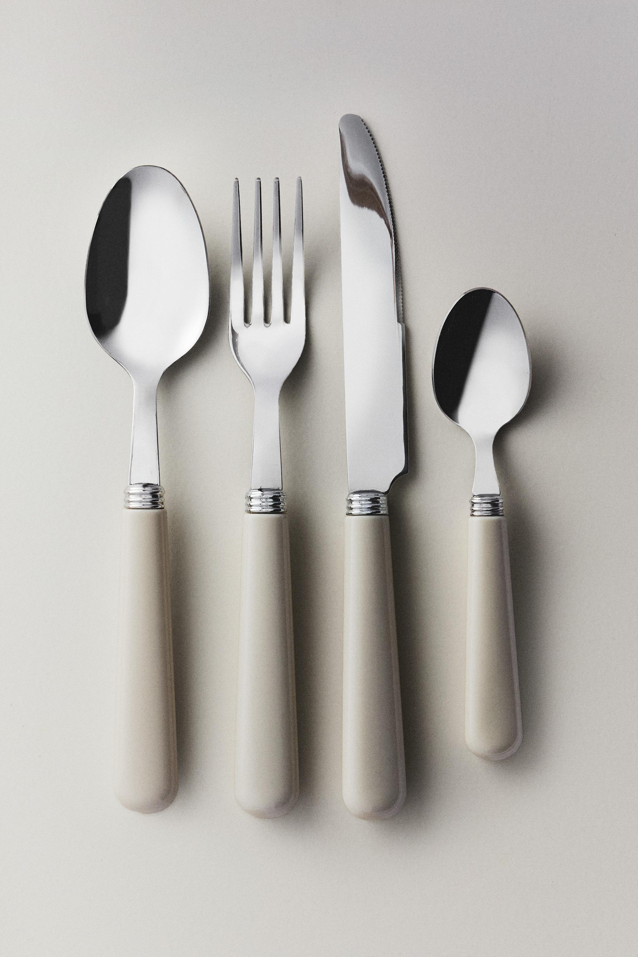 COLOURED HANDLE CUTLERY SET (SET OF 4)