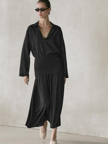 Chemise fluide à col en V en coton - Marron de Zara