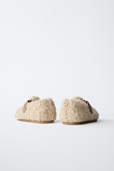 BAREFOOT-SCHUH MIT LAMMFELLOPTIK - Gebrochenes Weiß von Zara