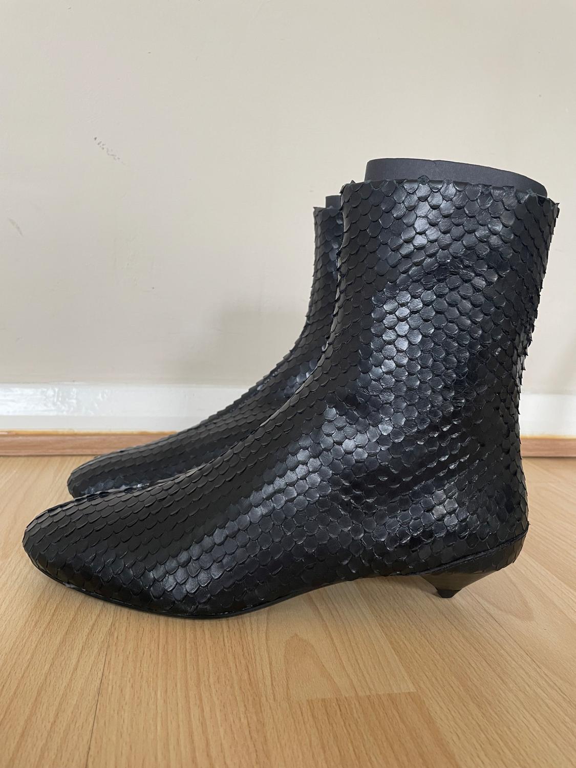 EMBOSSED LEATHER ANKLE BOOTS - Image 3