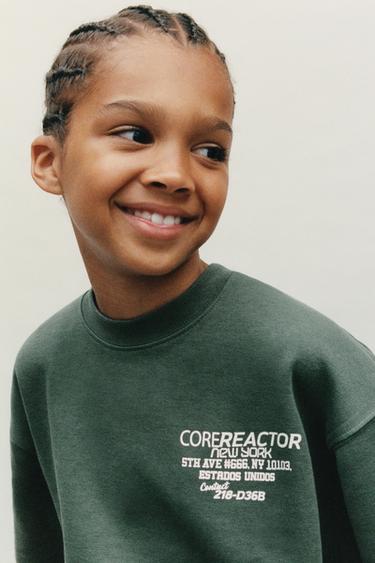 طقم INTERLOCK تيشرت وبرمودا - أخضر داكن الخاص بـ Zara