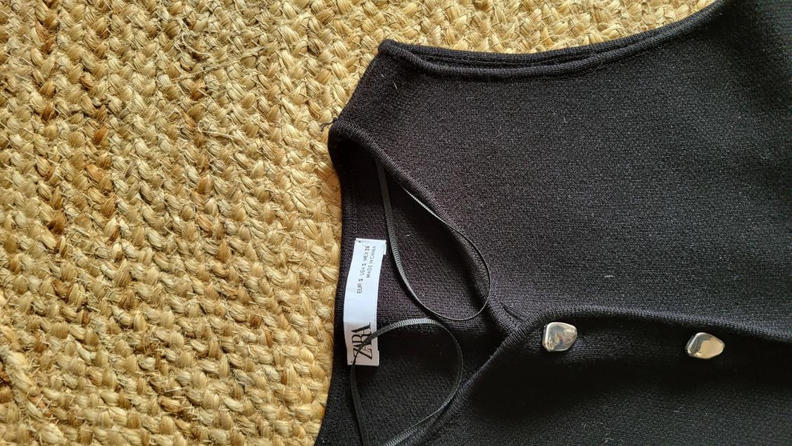 BUTTONED KNIT VEST TOP - Image 3