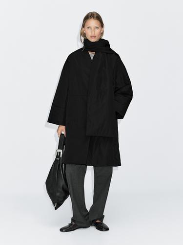 Abrigo largo acolchado detalle bufanda - Negro de Zara - Imagen 0