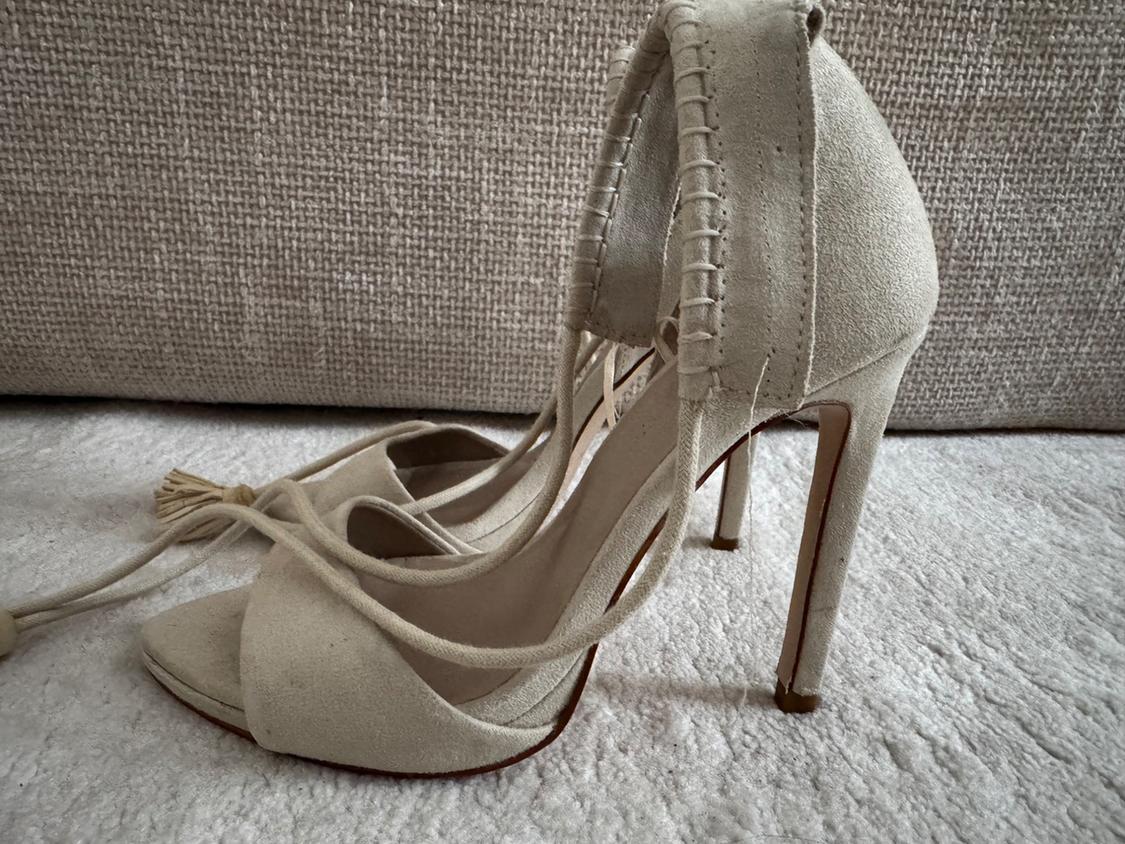 ABSATZSCHUHE ZUM SCHNÜREN - Image 2