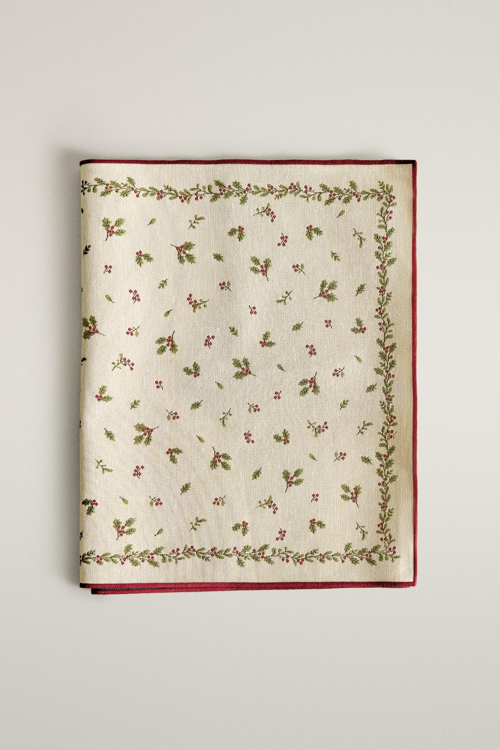 JACQUARD HOLLY CHRISTMAS TABLE RUNNER