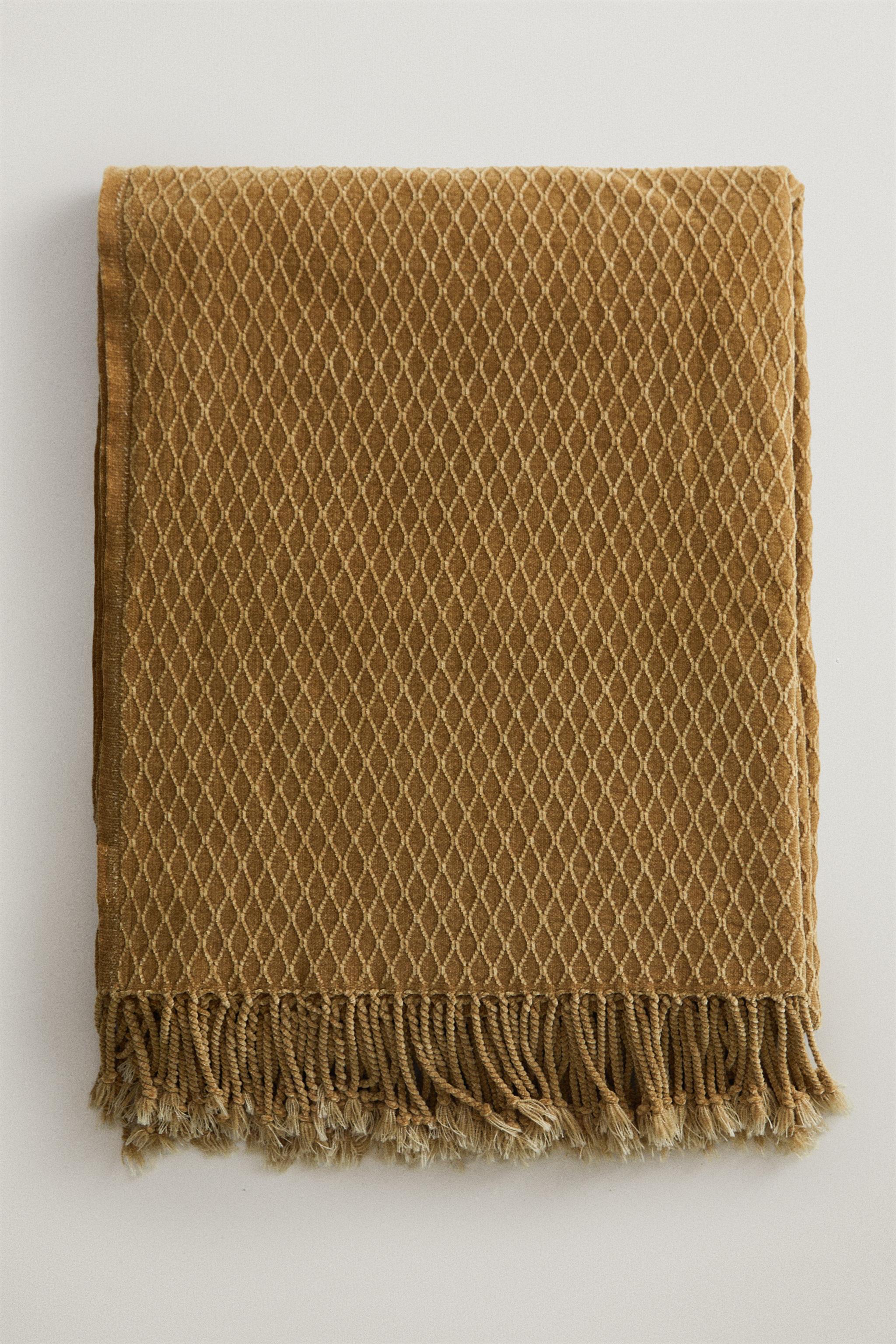 ZARA ゴールドBIGランタン DIAMOND CHENILLE BLANKET - Mustard | ZARA United States
