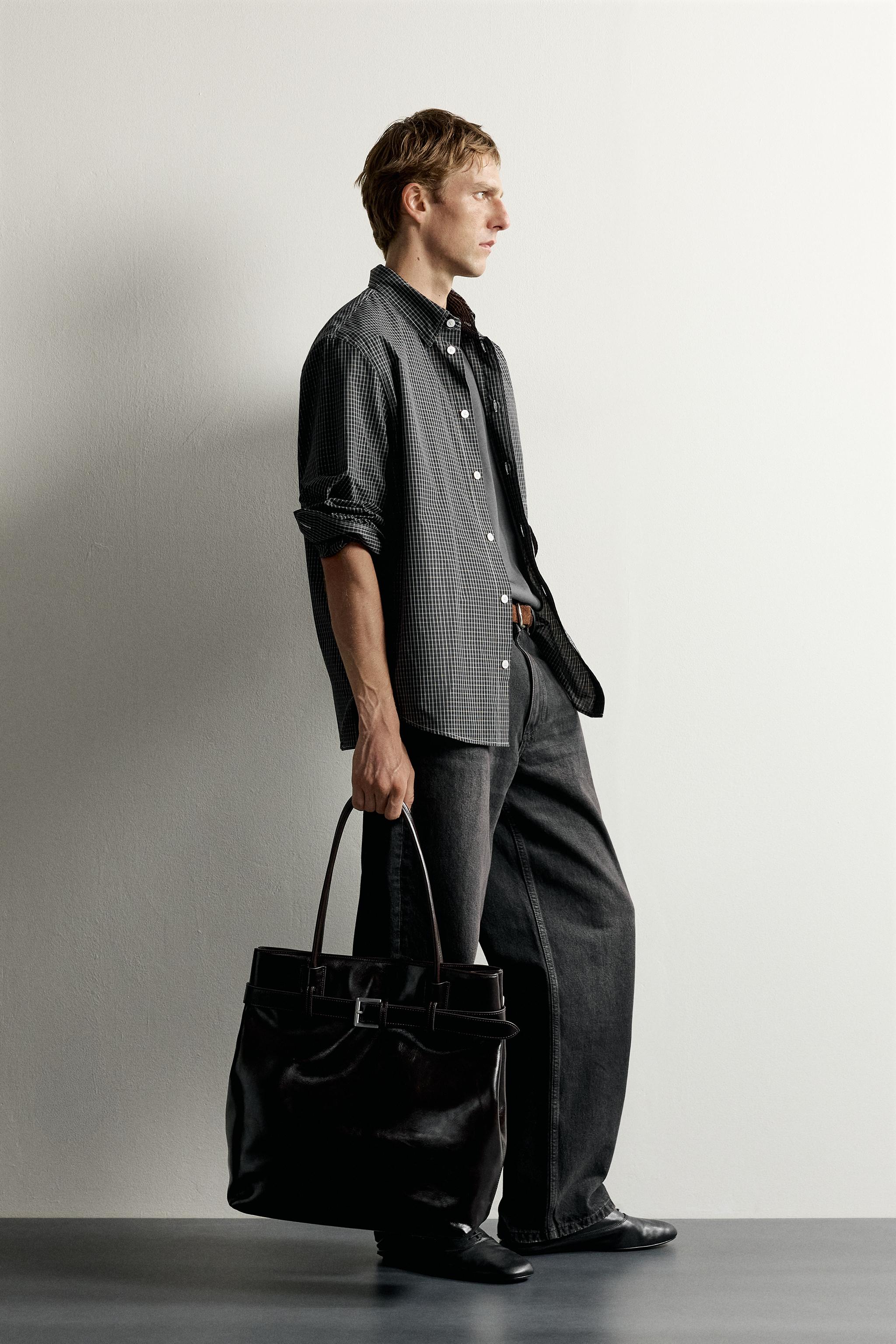 CHEMISE À CARREAUX ET SURPIQÛRES CONTRASTÉES