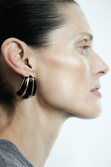 BRINCOS COMBINADOS EM RELEVO - Preto-ouro da Zara