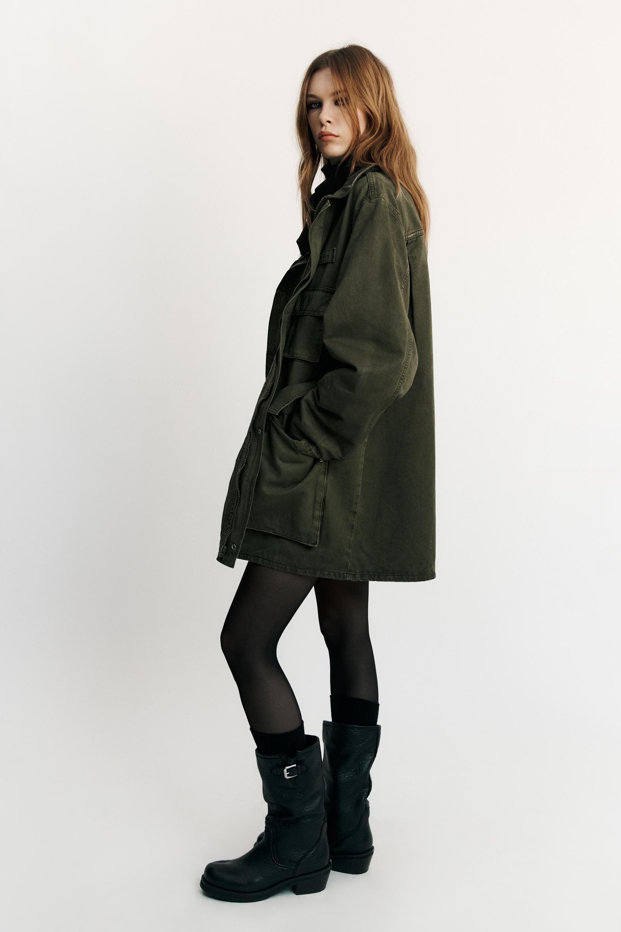 VESTE À COL MONTANT POCHES