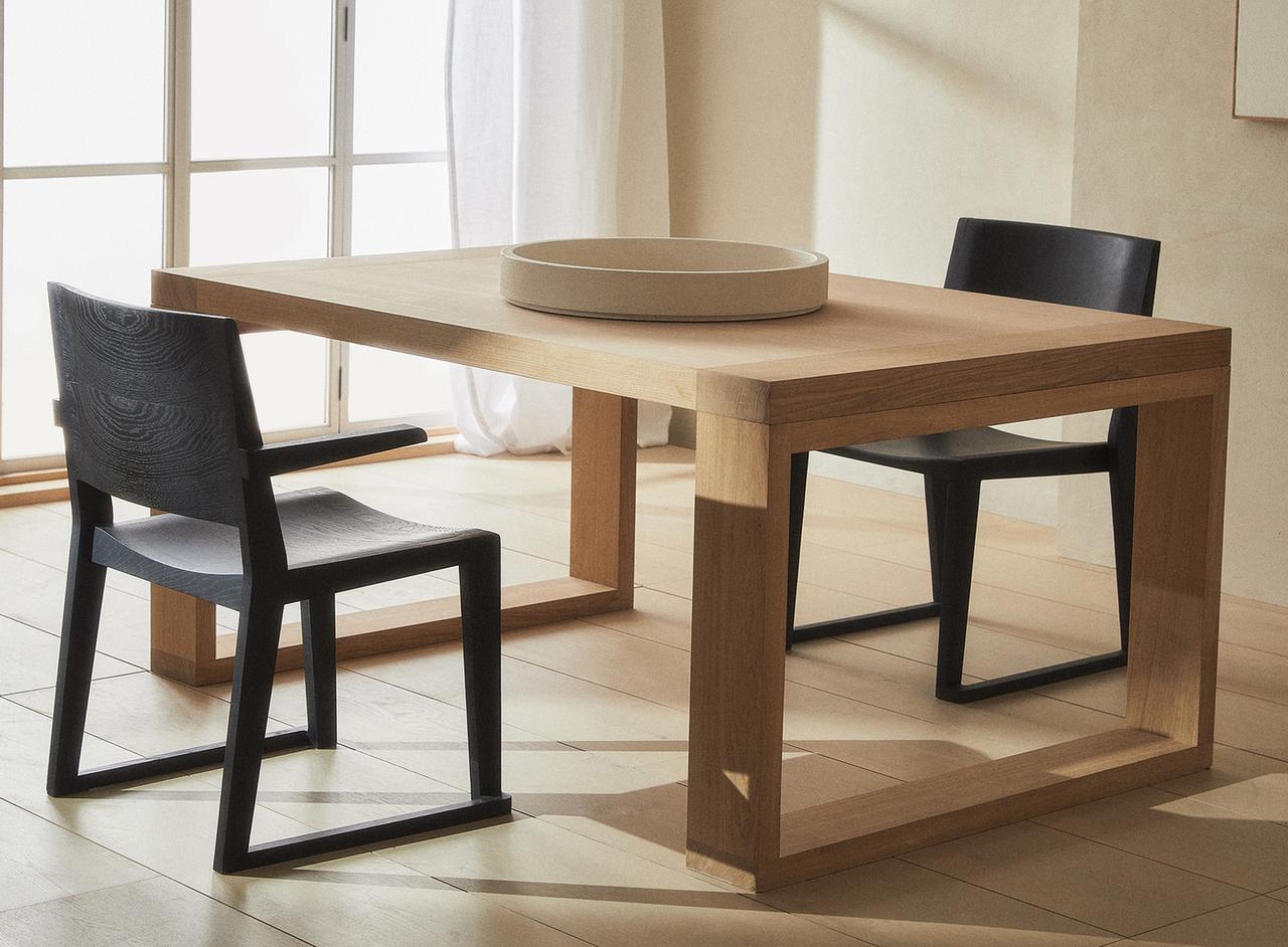 TABLE 01 — Light beige