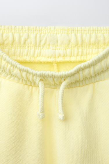 BERMUDA EN MOLLETON TEINT SUR PIÈCE BRODÉE - Jaune clair de Zara - Image 2