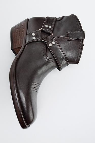 BOTÍN PIEL COWBOY ANILLAS - Marrón de Zara