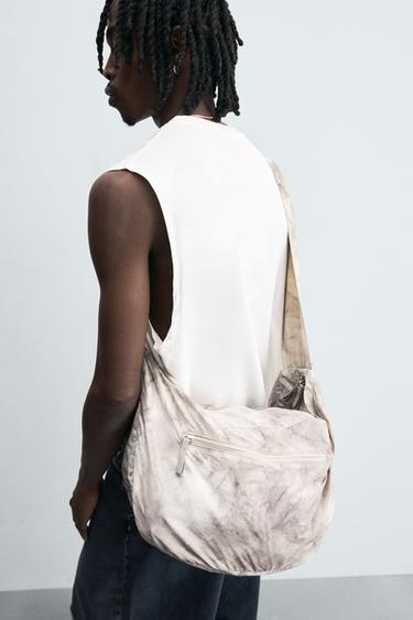 BOLSA NYLON EFECTO DESGASTADO - Gris de Zara - Imagen 0
