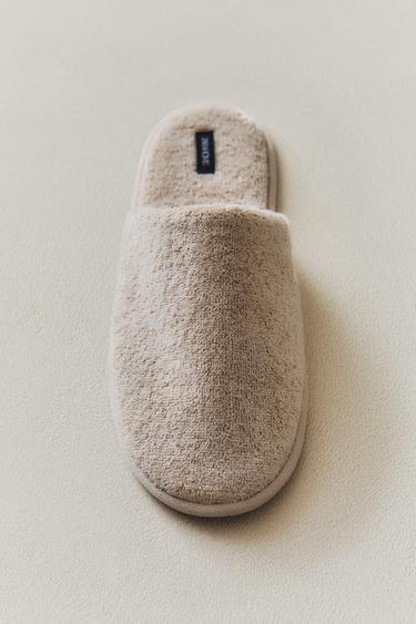 CHAUSSONS SERVIETTE DE BAIN - Beige de Zara