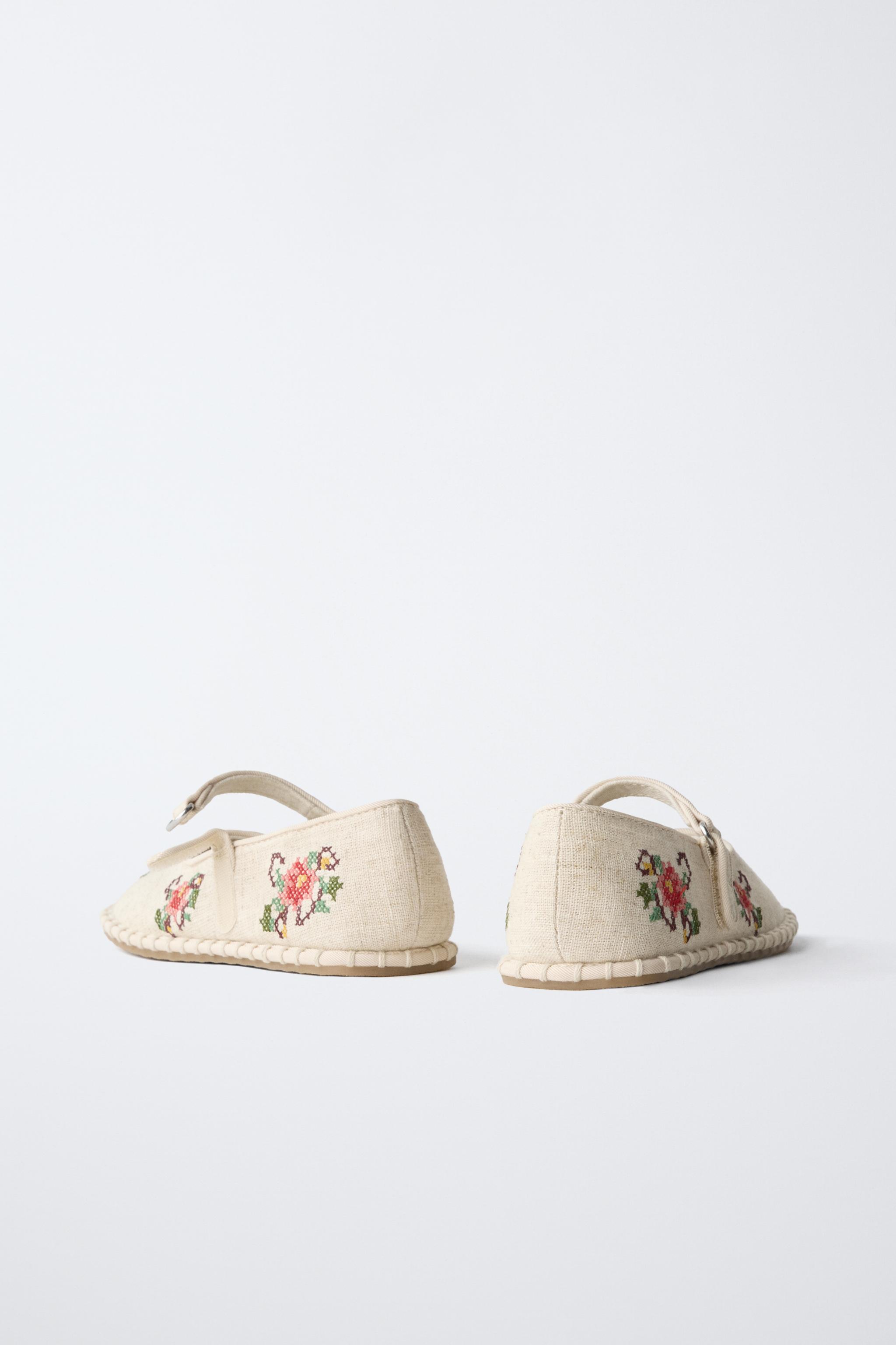 EMBROIDERED BALLET FLATS