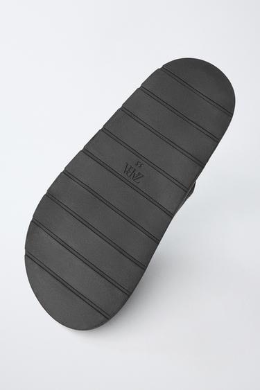 SANDALES À BRIDES CROISÉES - Noir de Zara - Image 6