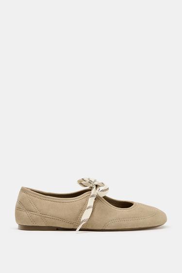 BALLERINES À LACETS EN CROÛTE DE CUIR - Marron sable de Zara