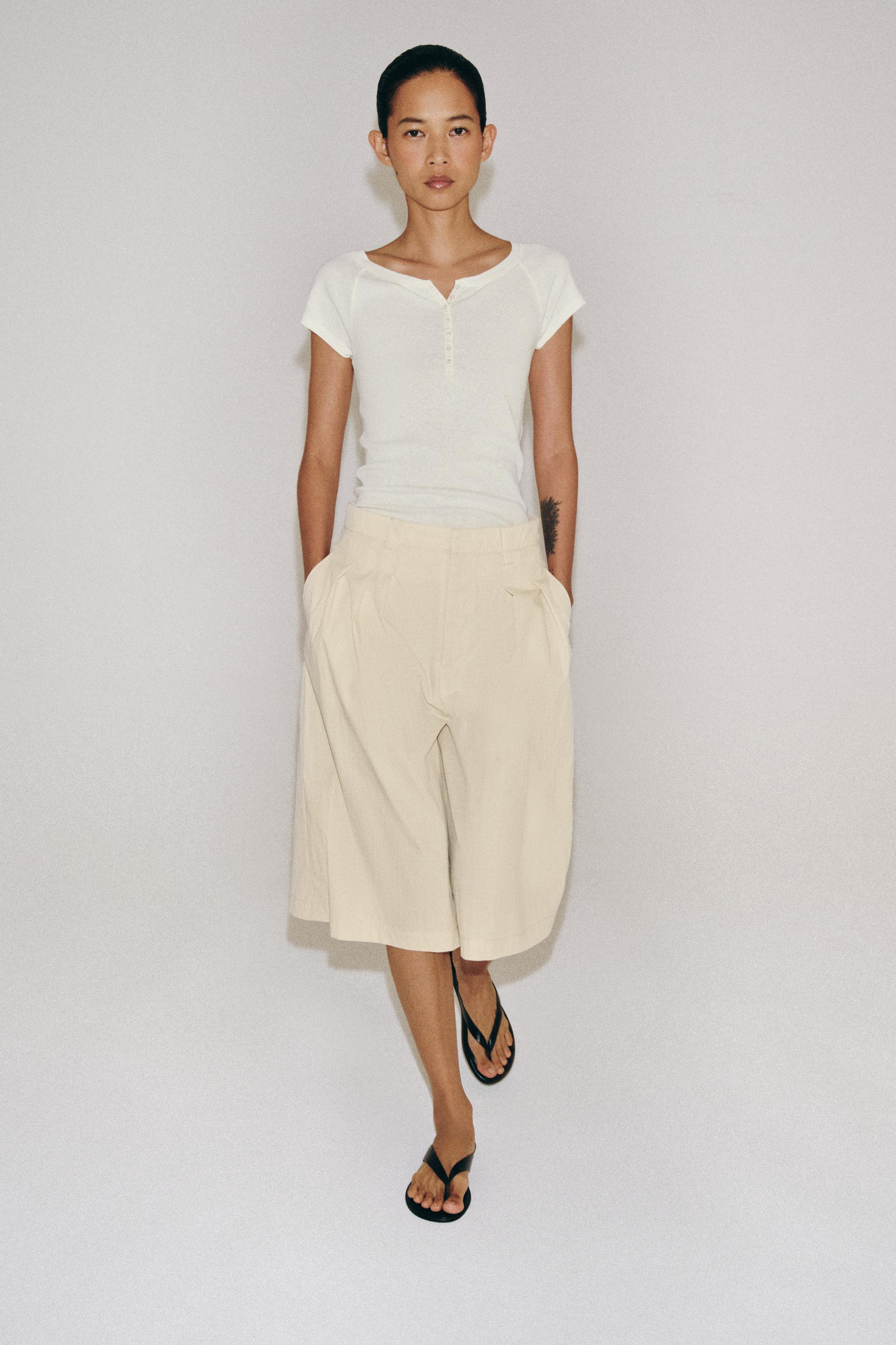LINEN BLEND BUTTON-UP T-SHIRT — Ecru