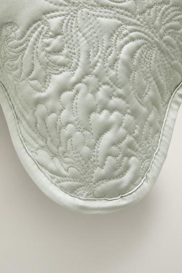 SCALLOPED FLORAL CUSHION COVER — Light green 2
