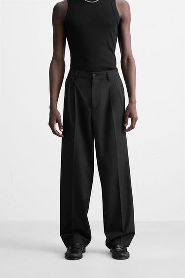 PANTALÓN FLUIDO WIDE FIT PLIEGUES - Negro de Zara