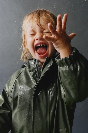 Zara RUBBERIZED LINED RAINCOAT - Mid khaki