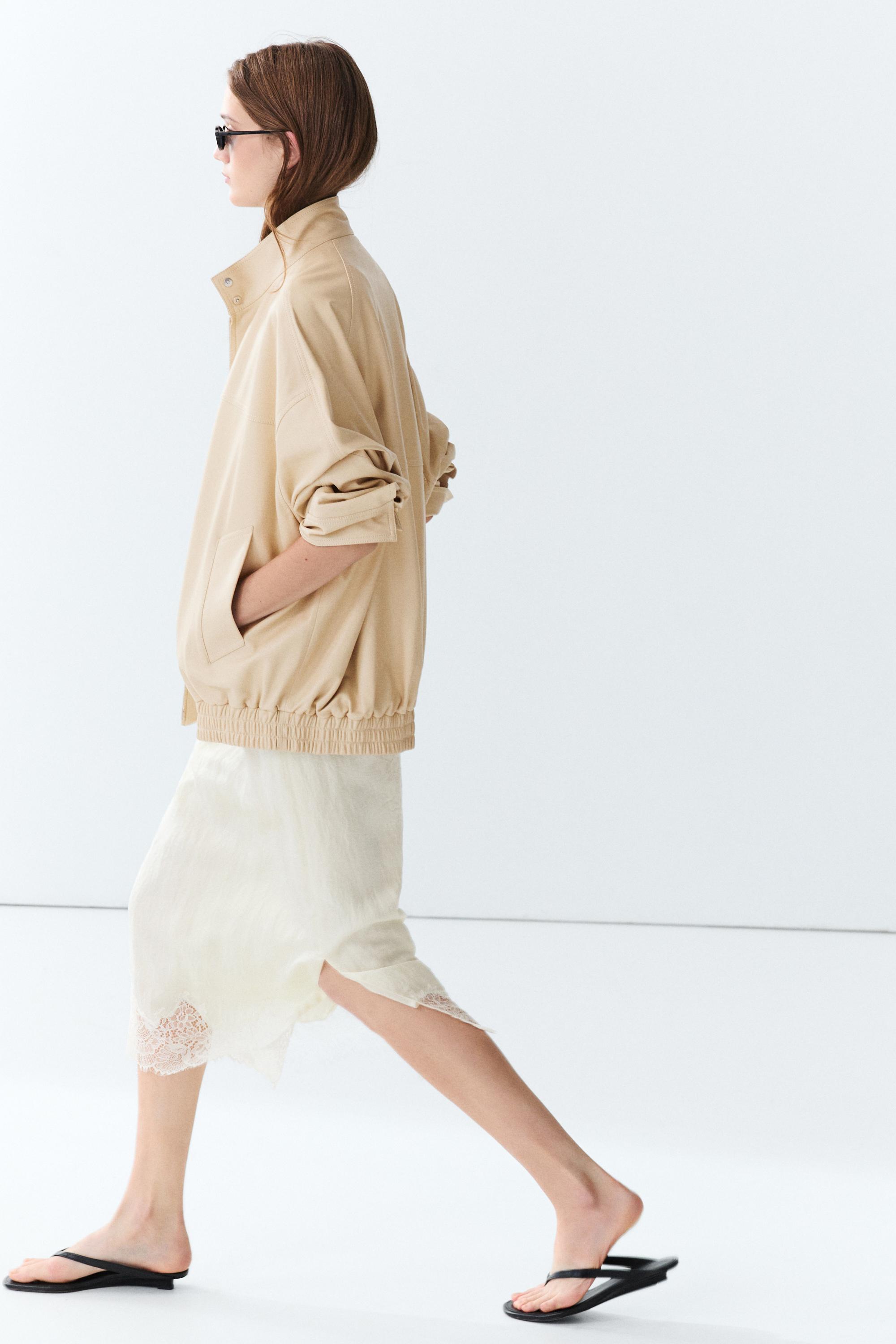 Elastic hem leather jacket