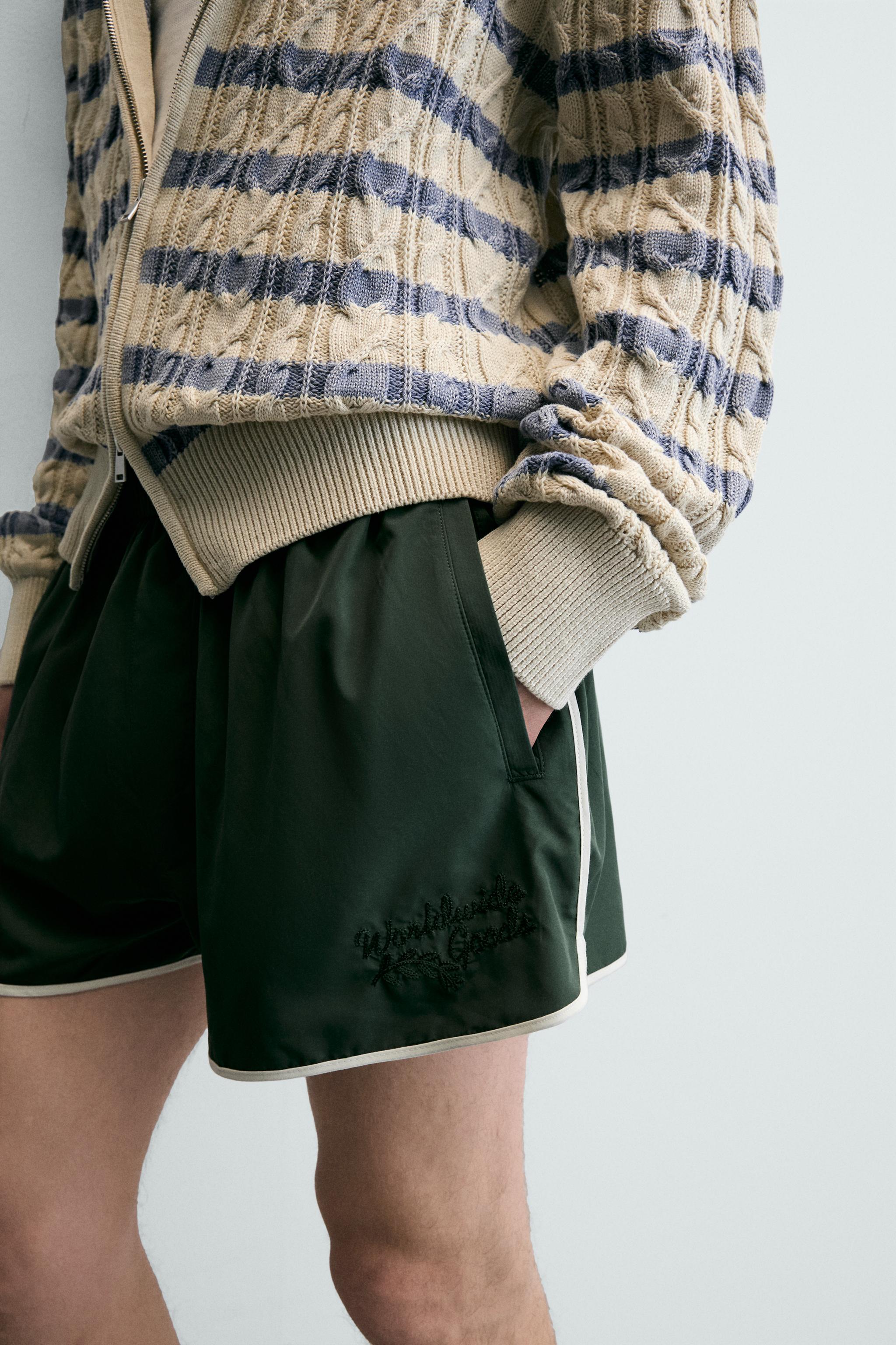 SHORT À LISERÉS CONTRASTANTS