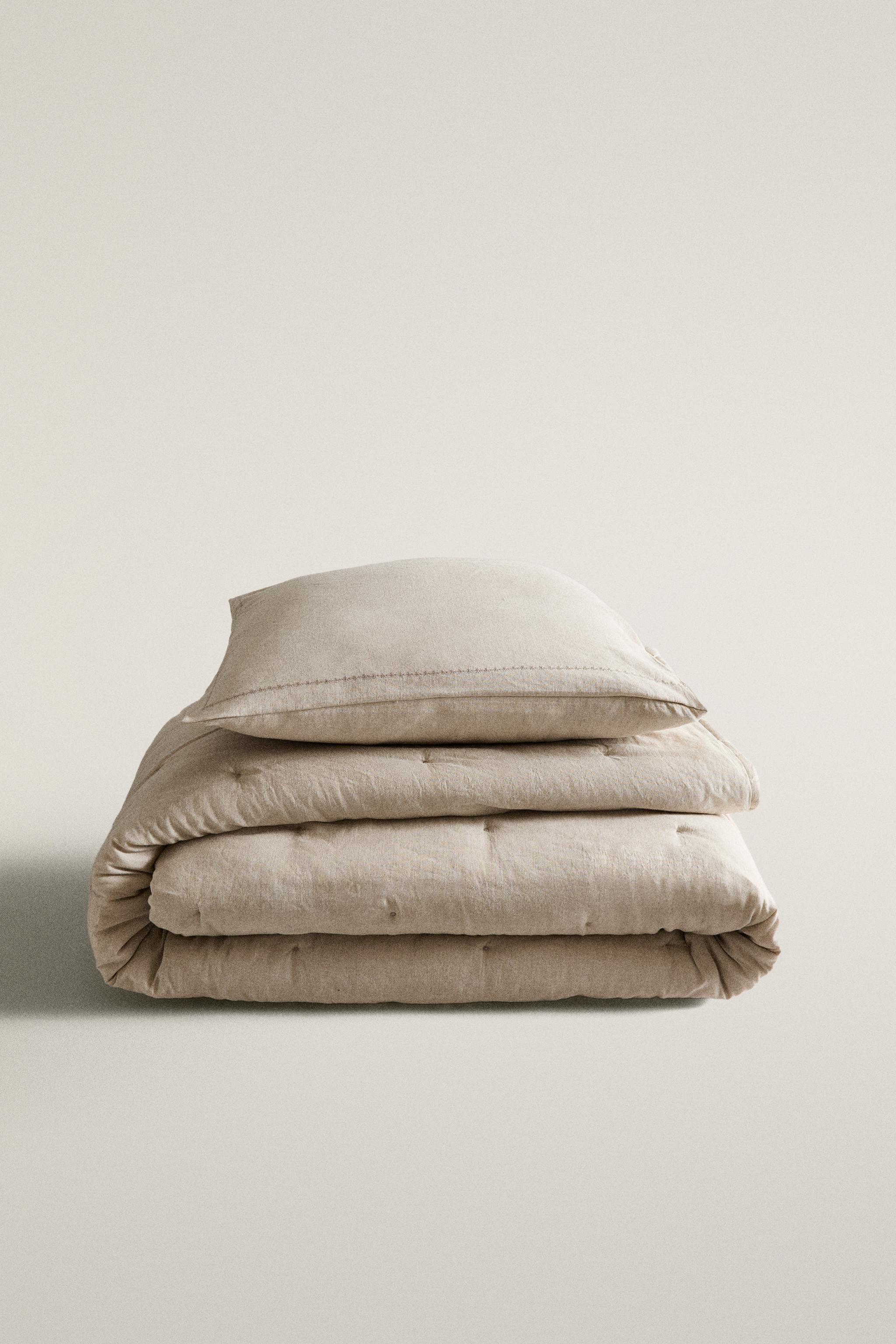 PADDED LINEN QUILT WITH DOTS