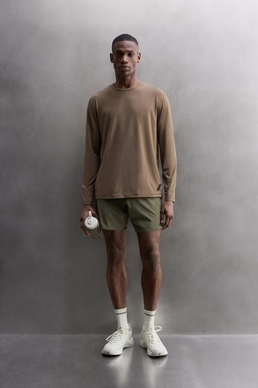 BASIC LONG SLEEVE TECHNICAL T-SHIRT - Brown by Zara