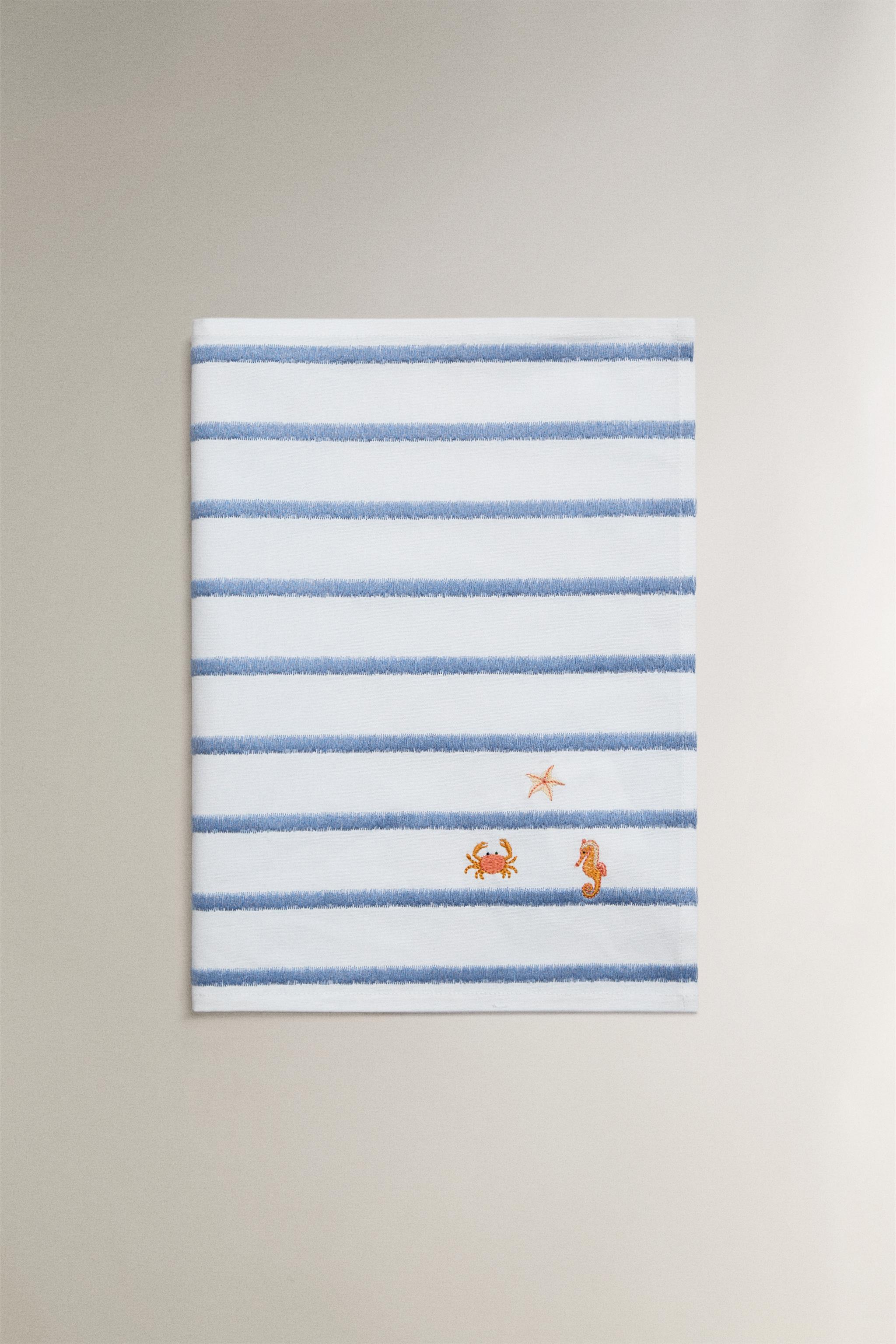 EMBROIDERED PLACEMAT — Blue