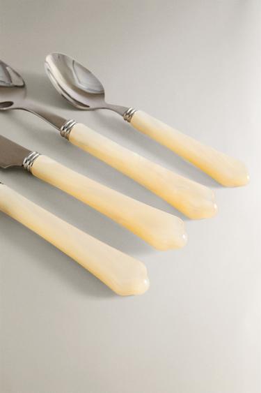 ENSEMBLE COUVERTS 4 PIÈCES MANCHE EFFET NACRÉ - Perle / Beige de Zara - Image 2