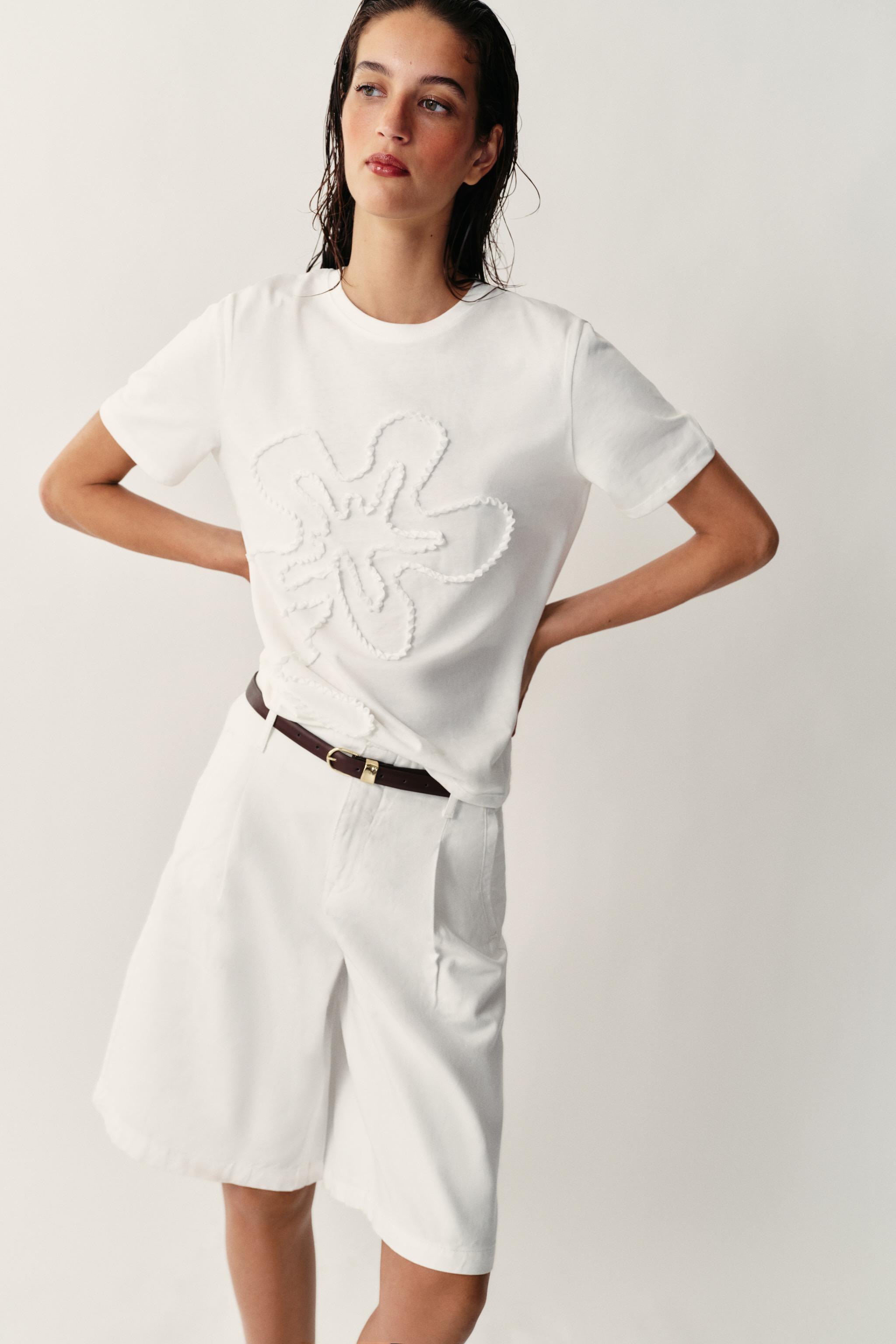 EMBOSSED FLORAL T-SHIRT