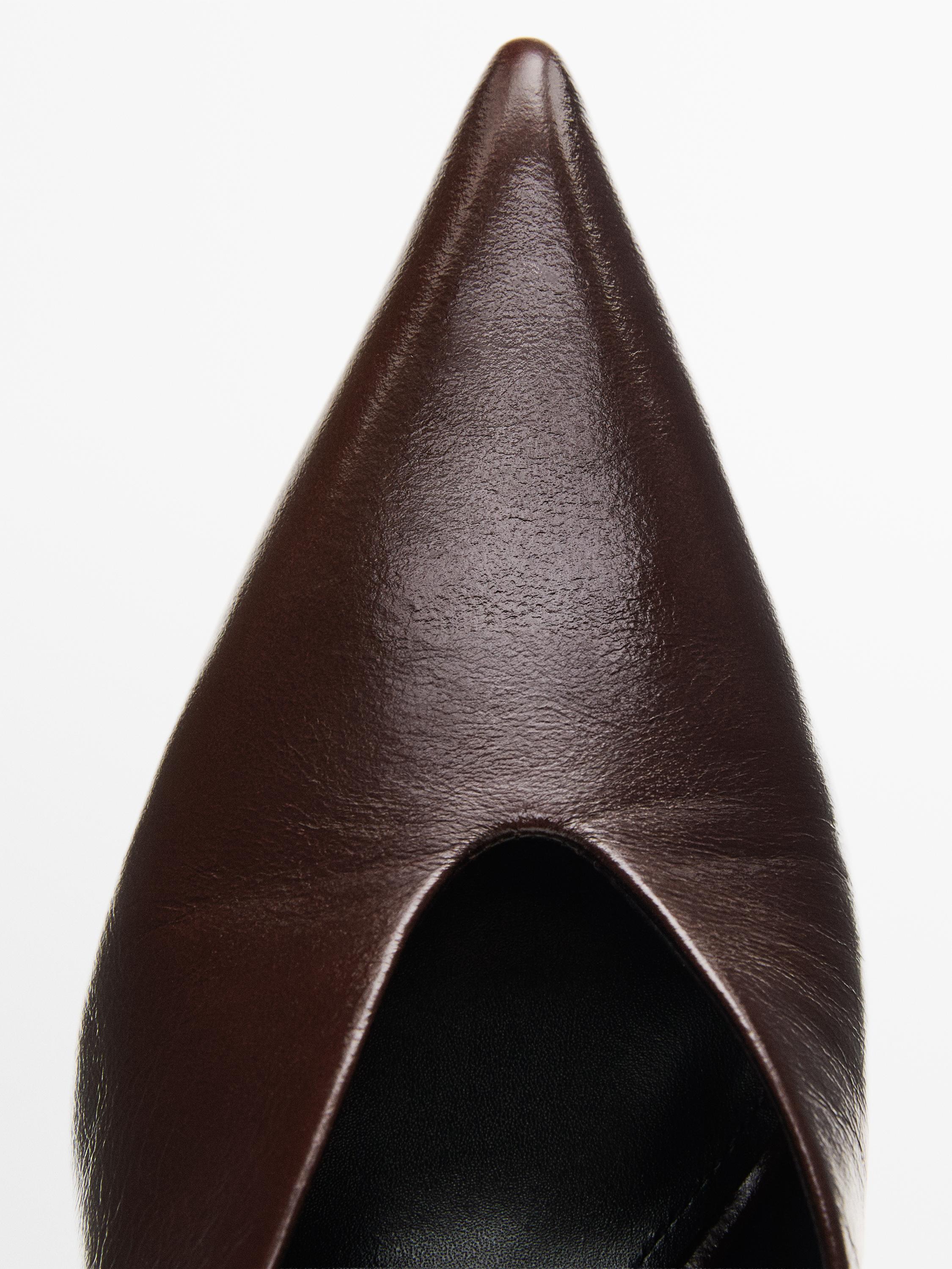 High-heel slingback shoes