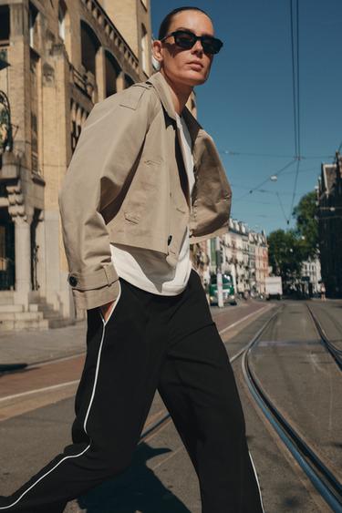 DOUBLE-BREASTED SHORT TRENCH COAT - camel by Zara