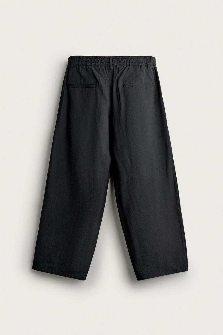 Pantalones fluidos con pliegues corte relajado 7