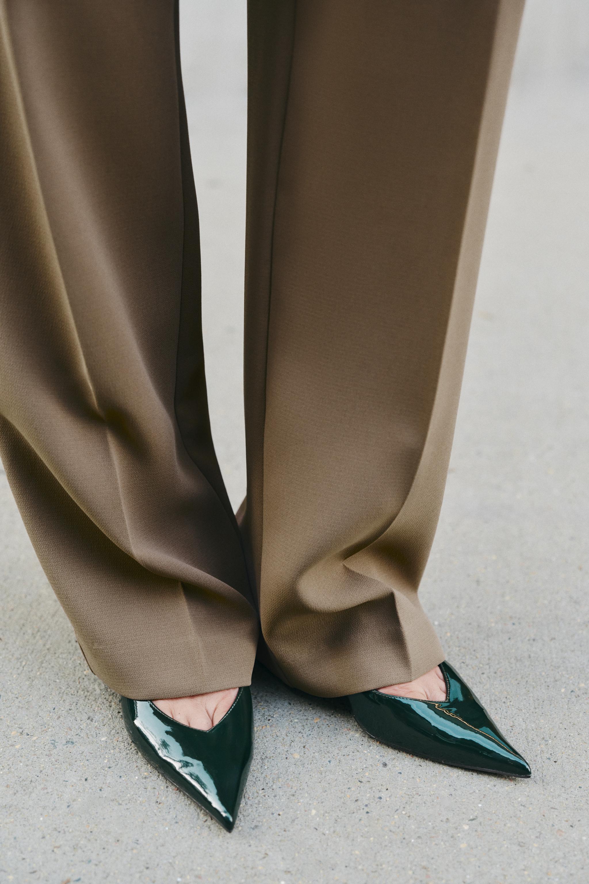 PATENT-EFFECT WEDGE SHOES