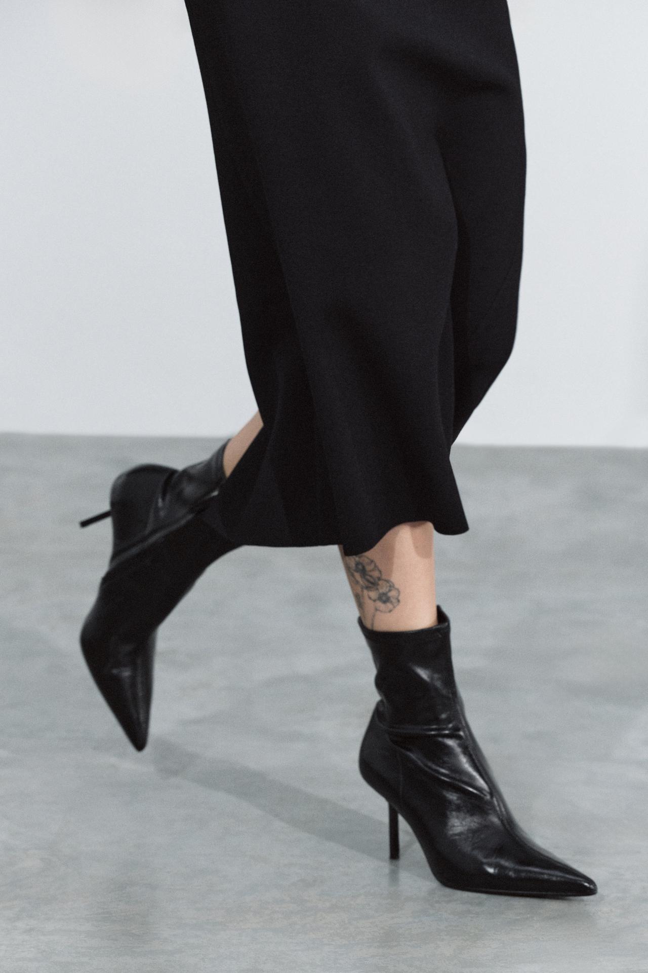 HEELED ANKLE BOOTS — Black