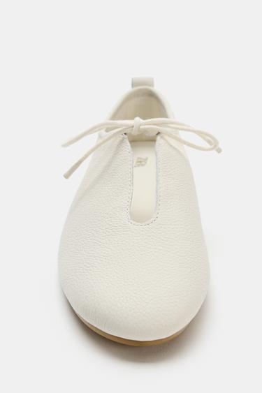 CHAUSSURES PLATES EN CUIR À LACETS - Blanc écru de Zara - Image 4