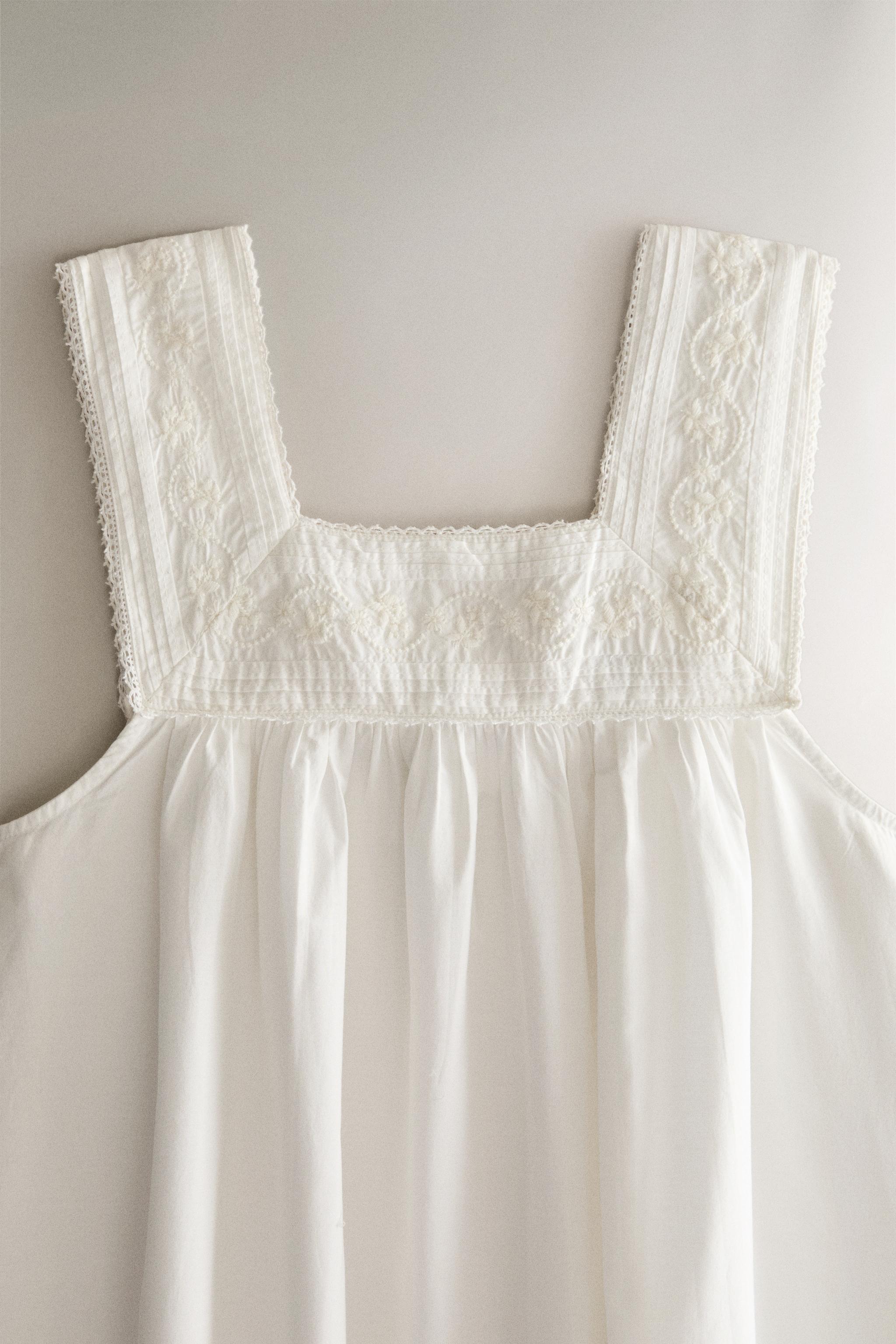 EMBROIDERED NIGHTGOWN — White