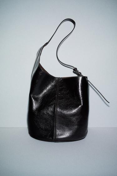 SAC SEAU ASYMÉTRIQUE EN CUIR - Noir de Zara